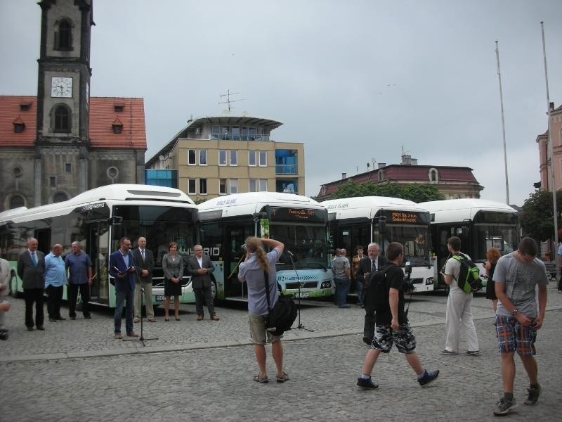 Autobusy hybrydowe wyprodukowane we Wrocławiu trafiły do Tarnowskich Gór (ZDJĘCIA)