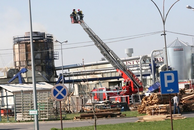 Tarnobrzeg. Silos z trocinami w ogniu!...