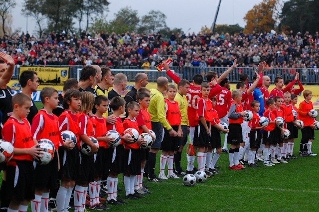 Piłkarze Drutex-Bytovii z meczu na mecz grają lepiej (zdjęcie z pamiętnego meczu Pucharu Polski z Wisłą Kraków)