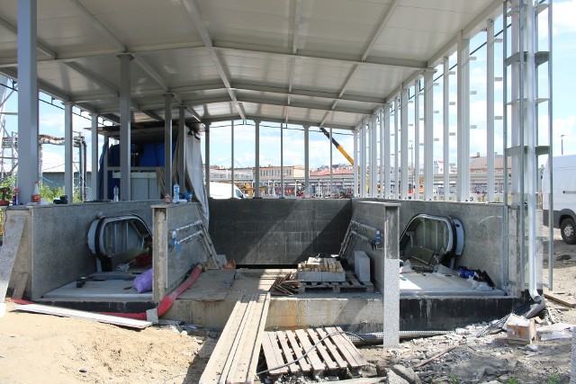 Przebudowa rzeszowskiego dworca PKP jest już na finiszu. W sierpniu trzy perony, tunel i dodatkowe ułatwienia zostaną oddane do użytku podróżujących. Opóźnią się prace nad wiaduktem nad ul. Batorego w Rzeszowie.