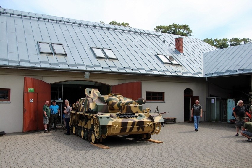 StuG IV już na swoim miejscu! Będzie jednym z najcenniejszych eksponatów w Muzeum im. Orła Białego w Skarżysku-Kamiennej