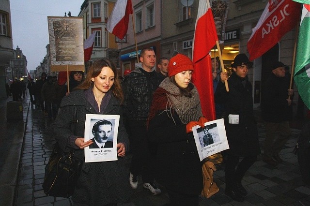 Manifestanci nieśli portrety zamordowanych bohaterów antykomunistycznego podziemia.