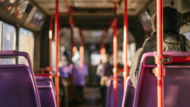 W związku z wprowadzonymi przez rząd obostrzeniami związanymi z pandemią, Zakład Komunikacji Miejskiej w Białogardzie wprowadza od 9 listopada zmiany w kursowaniu miejskich autobusów.