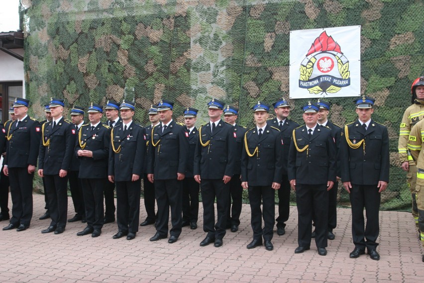 Powiatowe obchody Dnia Strażaka w Ostrowi Mazowieckiej 25.05.2022. Były odznaczenia, medale i nagrody. Zdjęcia 