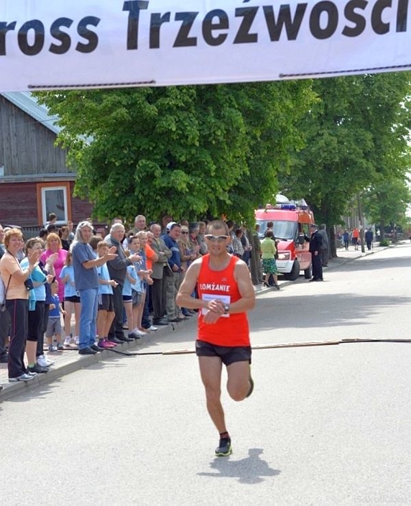 Na starcie Crossu Trzeźwości stanęło blisko stu biegaczy. Wśród nich byli zawodnicy z różnych zakątków województwa podlaskiego, a także województw ościennych.