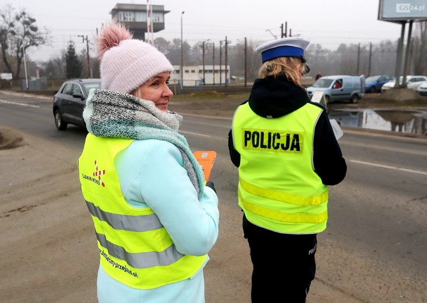 Niebezpiecznie na przejazdach kolejowych. Akcja szczecińskich służb [ZDJĘCIA, WIDEO]