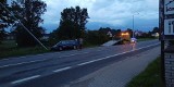 Kolizja w Sycewicach. Osobówka uderzyła w lampę uliczną 