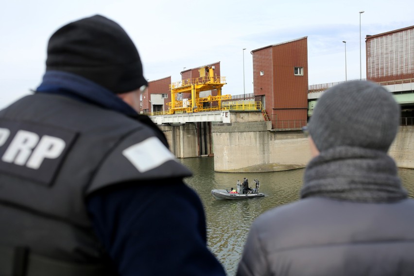 Kraków. Specjalna Grupa Płetwonurków RP szukała Piotra Kijanki 