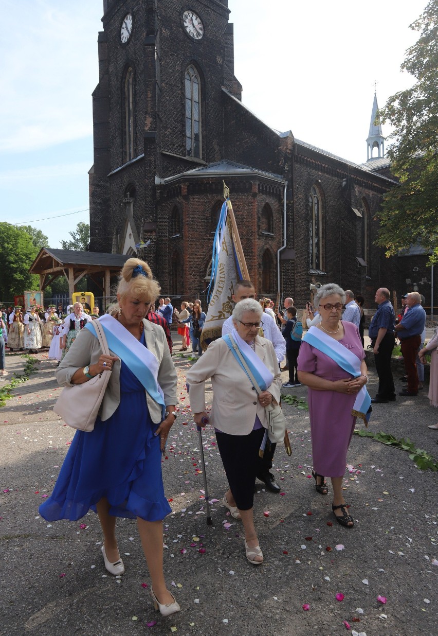 Zobacz kolejne zdjęcia. Przesuwaj zdjęcia w prawo - naciśnij...