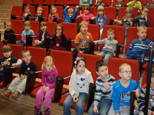 Uniwersytet Dziecięcy to nie pierwsza oferta, którą jarosławska PWSTE kieruje do najmłodszych. Nz. "wykład&#8221; o mapach komputerowych i globalnym systemie pozycyjnych GPS.