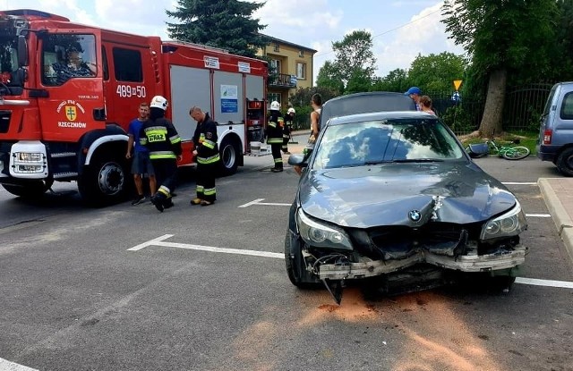 W Rzeczniówku kierowca BMW wjechał w ogrodzenie.