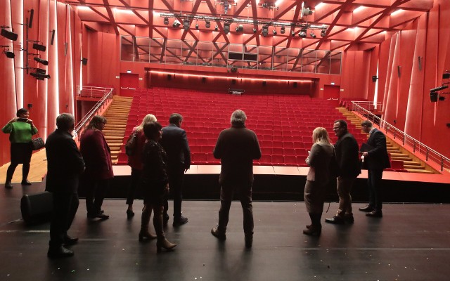 Teatr Polski w Szczecinie odwiedzili radni z Komisji Oświaty, Kultury i Sportu Sejmiku Województw Zachodniopomorskiego