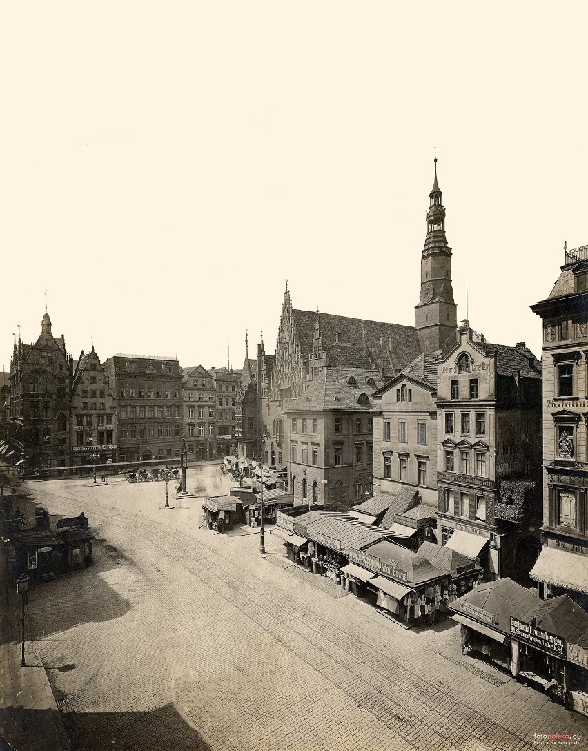 1900 r., Rynek - ratusz, stragany handlowe.