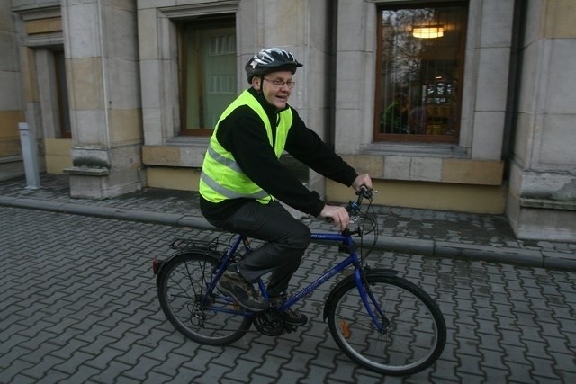 Marszałek Mirosław Sekuła na rowerze