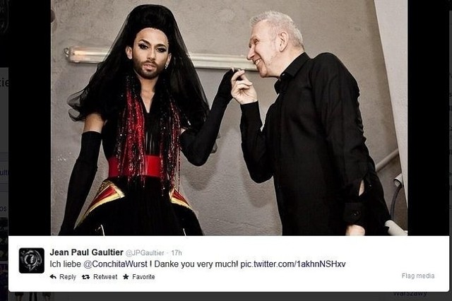 Conchita Wurst i Jean Paul Gaultier (fot. screen z Twitter.com)