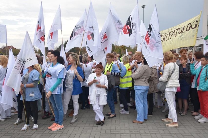 Pracownicy rybnickiego szpitala wyszli na ulice