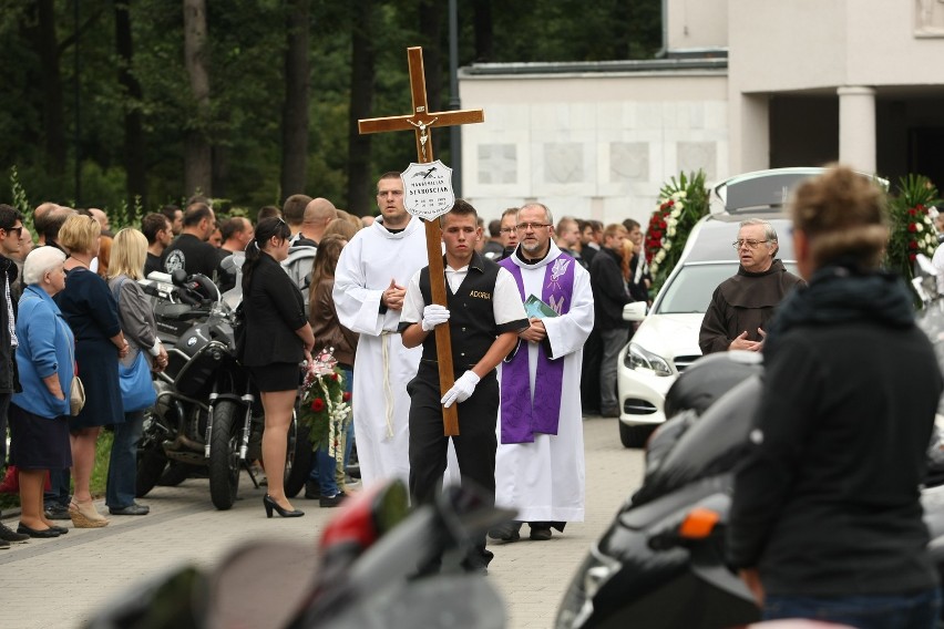 Pogrzeb Maksymiliana Starościaka. Motocyklista zginął podczas wyprawy dookoła świata (ZDJĘCIA)