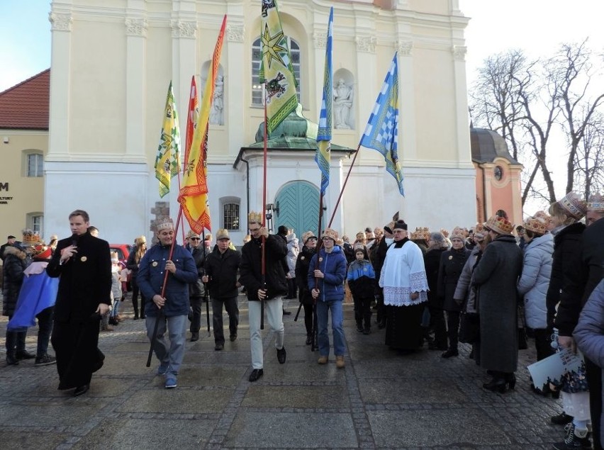 Orszak Trzech Królów przeszedł ulica Strzelna [zdjęcia]