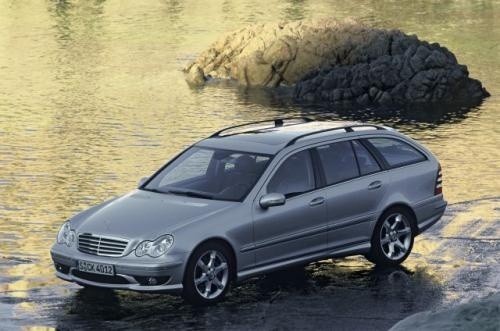 Fot. DaimlerChrysler: Mercedes C 320 CDI Sport Edition + ma...