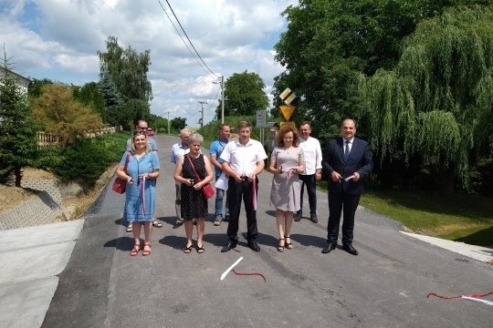 Droga w gminie Wojciechowice wyremontowana. Na odbiorze poseł Agata Wojtyszek (ZDJĘCIA)