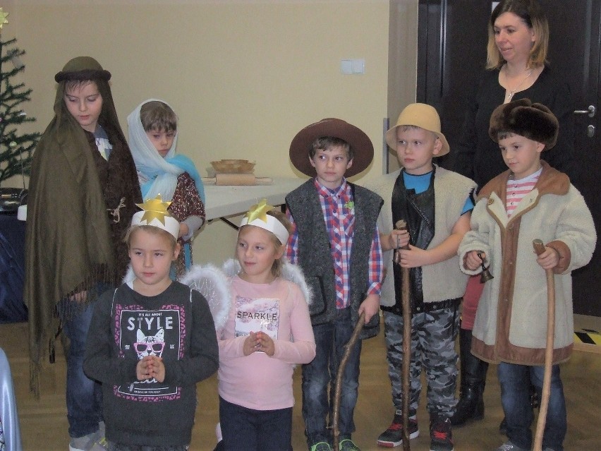 Dzieci z Rogoźnej poznały tradycje świąteczne w Centrum Edukacji Regionalnej w Żorach