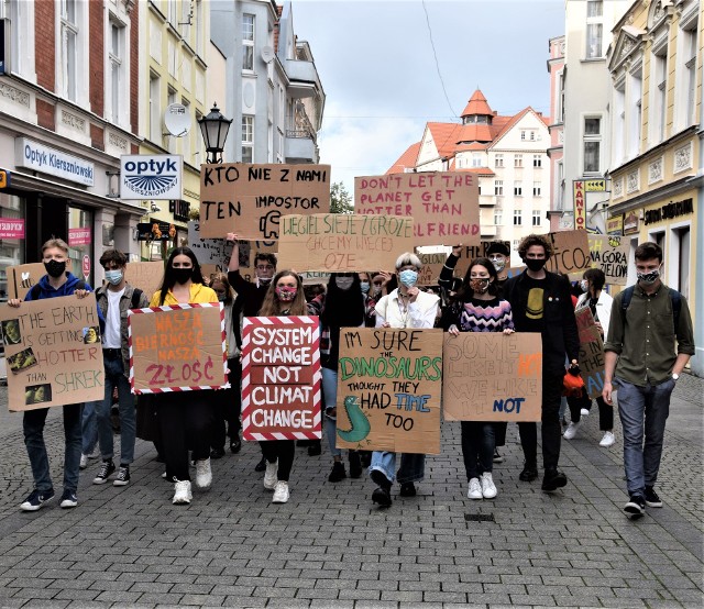 Akcja "Zielona Góra dla sprawiedliwości klimatycznej" została zorganizowana 25 września 2020 roku. Młodzi mają dość bezczynności władz.