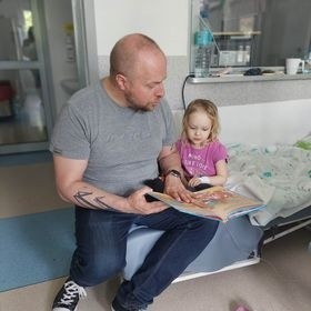Lilianka w szpitalu z tatą