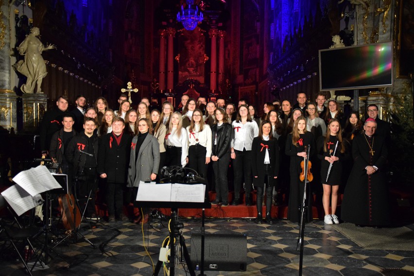 Oazowy koncert kolęd w bazylice katedralnej w Sandomierzu. Wystąpili młodzi z diecezji sandomierskiej (ZDJĘCIA)