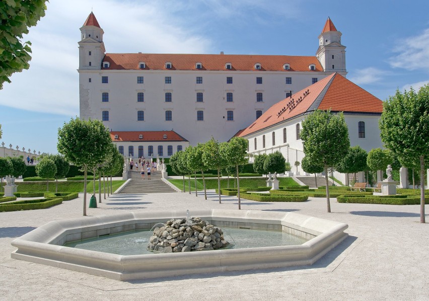 Stolica Słowacji, Bratysława, jest pełna historii i kultury....