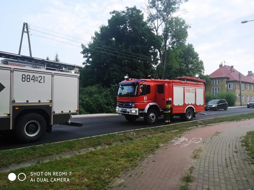 Orzysz. Audi uderzyło w latarnię. Kierująca była zakleszczona w pojeździe