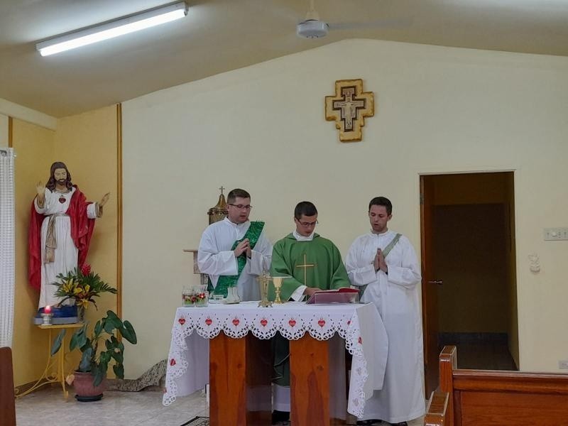 Ksiądz Łukasz Chowaniec i dwaj diakoni zakończyli staż misyjny na Jamajce. To już tradycja w diecezji kieleckiej. Zobaczcie zdjęcia