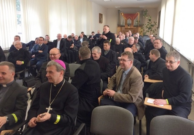 W Wyższym Seminarium Duchownym w Łomży w miniony czwartek odbyło się spotkanie poświęcone szeroko rozumianemu bezpieczeństwu. Prowadzili je specjaliści z Komendy Wojewódzkiej Policji w Białymstoku oraz Komendy Miejskiej Policji w Łomży.