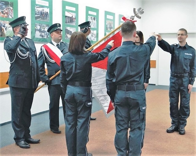 Czternastu nowych funkcjonariuszy złożyło uroczyste ślubowanie w przemyskiej Izbie Celnej. IC należy do najatrakcyjniejszych pracodawców w regionie.