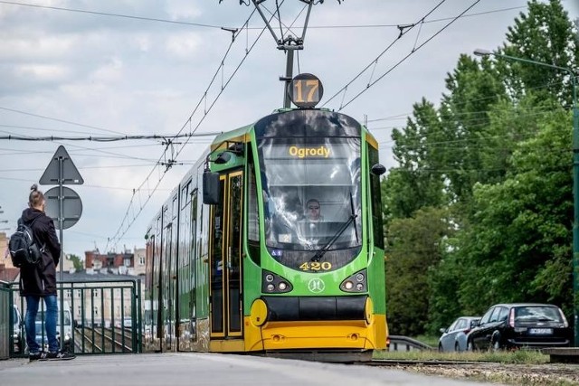 1 października na stałą trasę wróci linia tramwajowa nr 17. Pojazdy MPK będą wozić pasażerów na trasie: Ogrody, Dąbrowskiego, Fredry, pl. Ratajskiego, pl. Wielkopolski, Małe Garbary, Wyszyńskiego, Jana Pawła II, trasa Kórnicka, Chartowo, Żegrze, Hetmańska, Starołęcka, Starołęka. Czytaj dalej -->