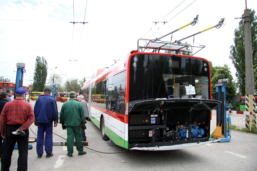Do Lublina dojechały nowe trolejbusy przegubowe. Pierwsze w Polsce (ZDJĘCIA)