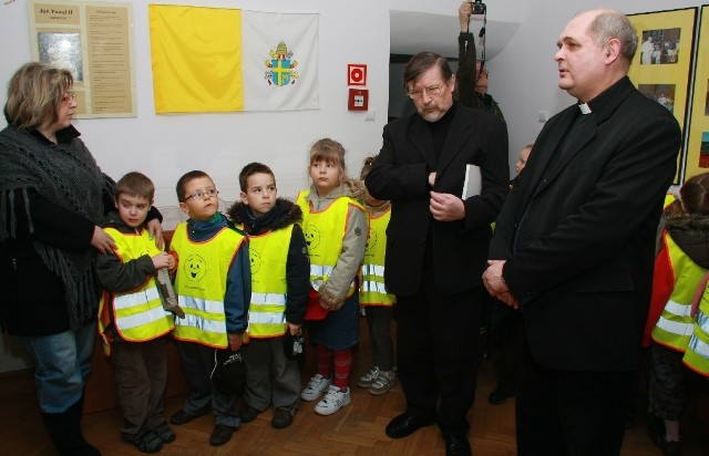 Prelekcje o papieżu wygłosili ks. Marek Walczak (z prawej) i archeolog Tadeusz Łaszkiewicz.