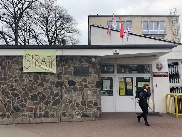 Strajk nauczycieli. W Gdańsku strajk w 98 szkołach i 33 przedszkolach. Protestuje 4127 nauczycieli