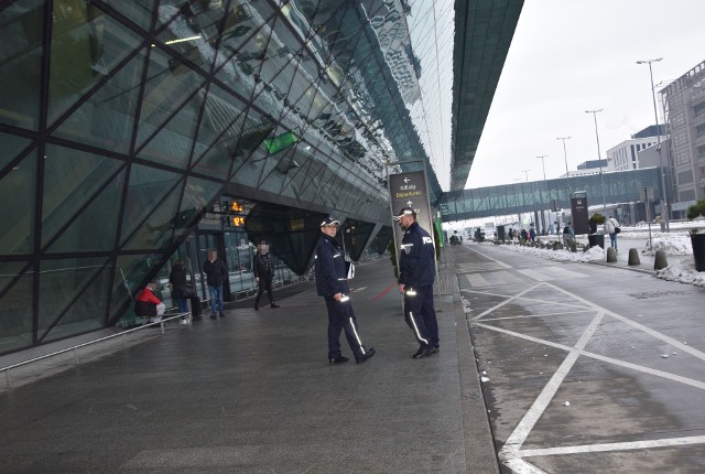 Policyjne działania doprowadziły do aresztowania "żartownisia", który wywoła ewakuację lotniska