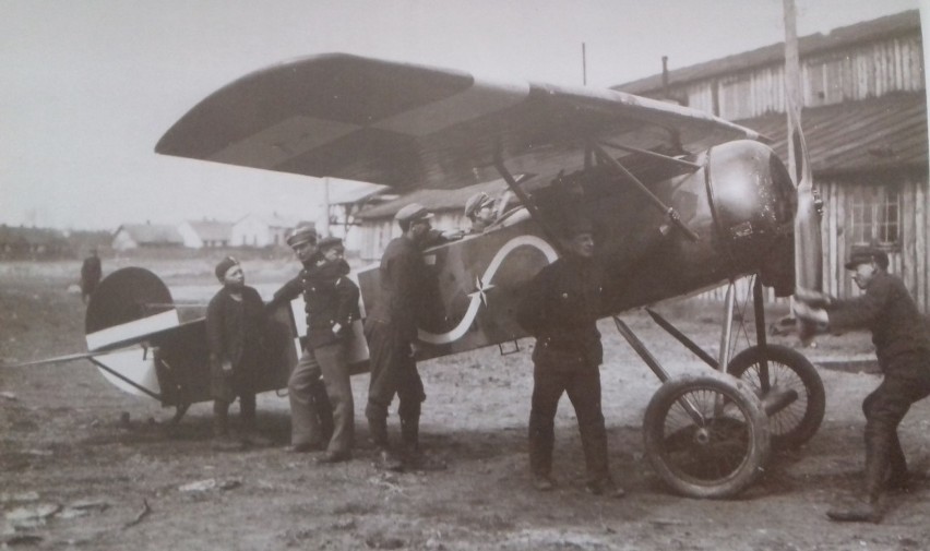 Replika Fokkera DVIII, przedstawiciela ostatniej generacji...