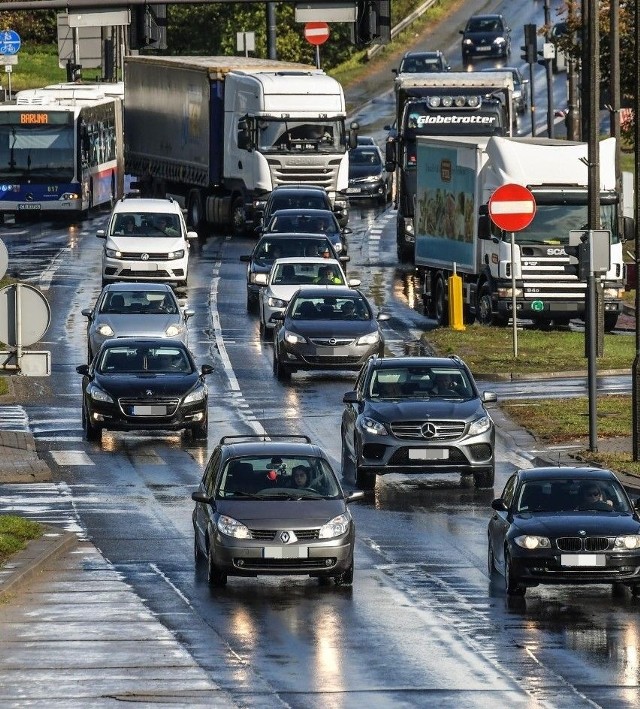 W Bydgoszczy zarejestrowanych jest 286 tys. pojazdów. W ostatnich latach co roku przybywa po kilka tysięcy nowych samochodów.