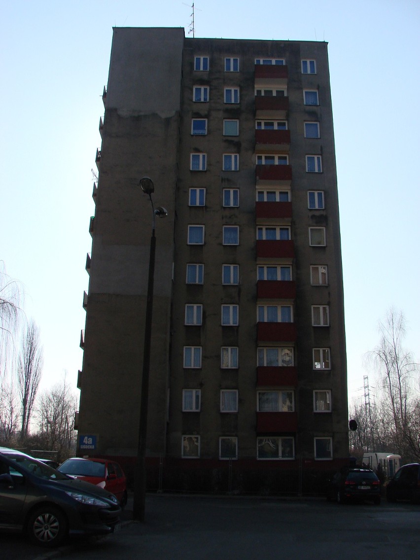 Prostowanie wieżowca w Katowicach