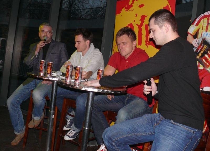 Piłkarze Korony Kielce spotkali sie z kibicami