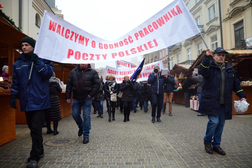 Protest pocztowców w Lublinie. Chcą podwyżki i lepszych warunków pracy (ZDJĘCIA, WIDEO)