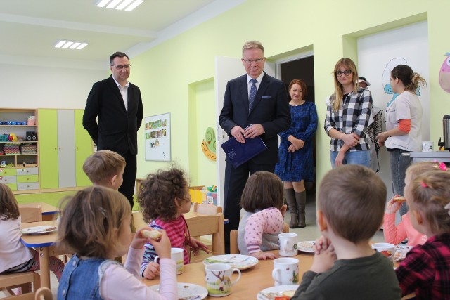 Marian Sadzikowski (po lewej) uważa, że Ryszard Kosowski (po prawej) zbyt pochopnie odwołał go ze stanowiska dyrektora