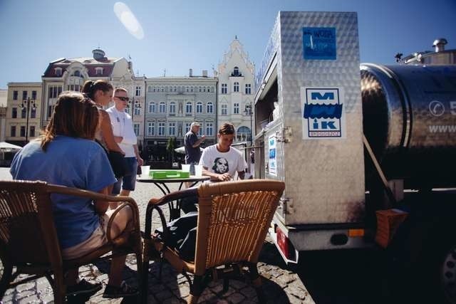 Woda rozdawana przez bydgoskie wodociągi cieszy się wzięciem