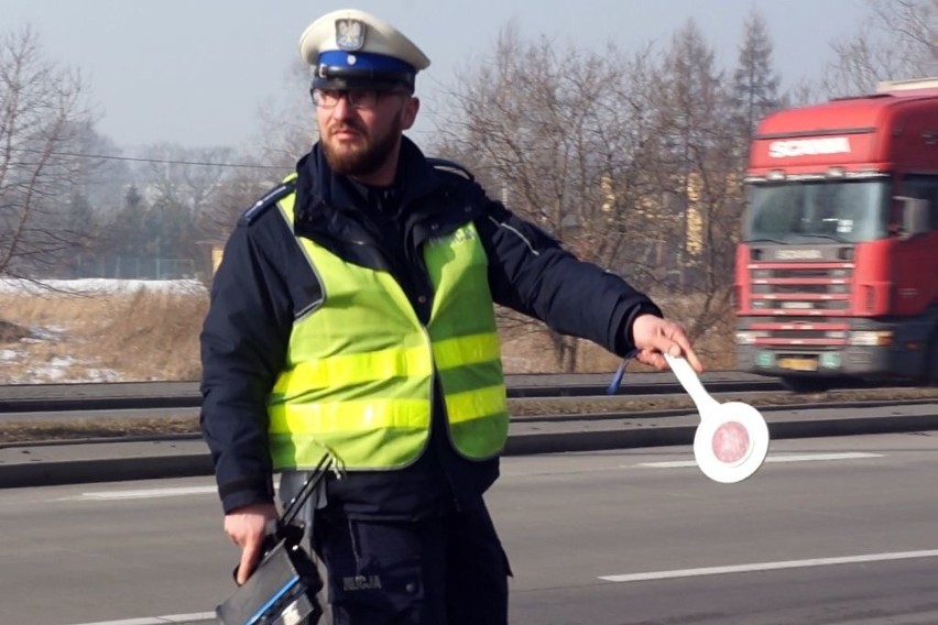 Policja w Żorach rozdawała walentynkowe serduszka