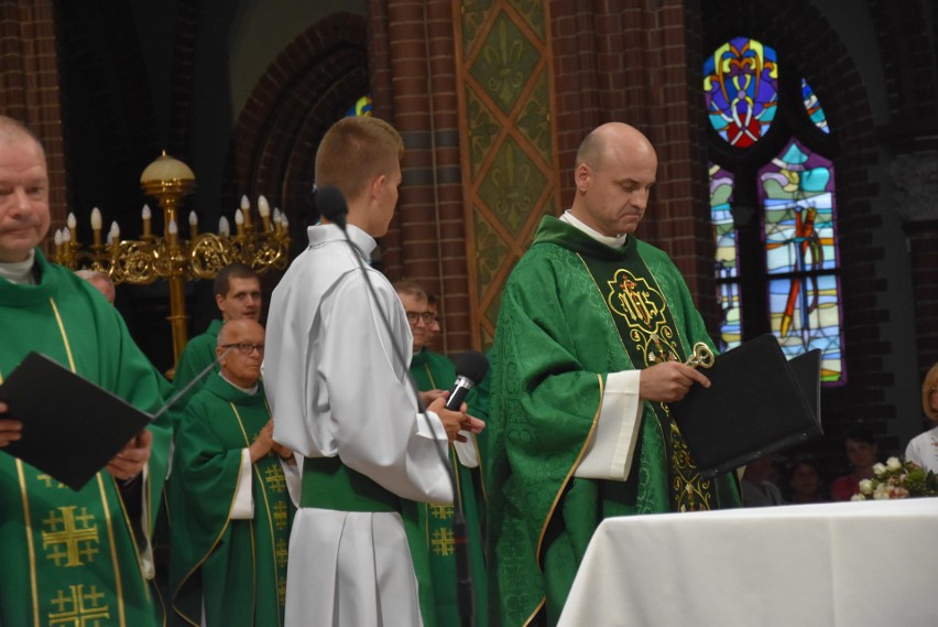 Ksiądz Marek Bernacki wprowadzony na proboszcza rybnickiej...