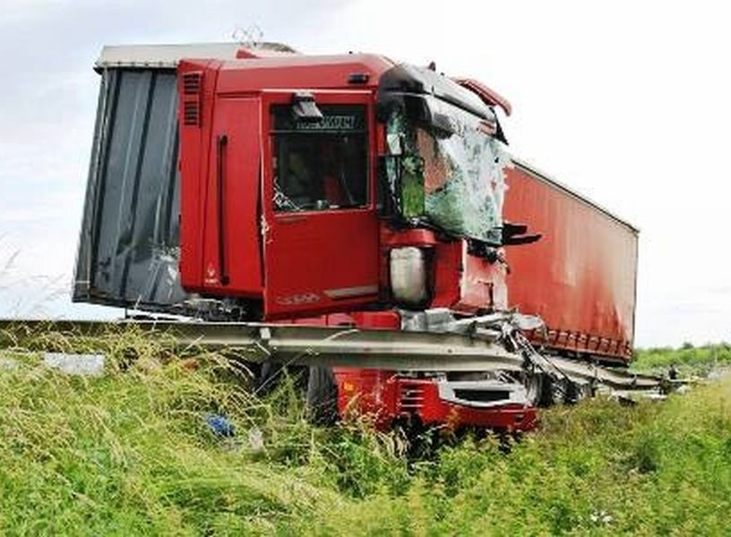 Wypadek busa z tirem Chrzczonowice