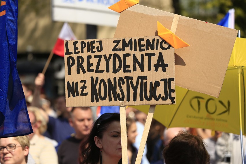 "Marsz wolności" przeszedł w sobotę ulicami Warszawy [ZDJĘCIA]