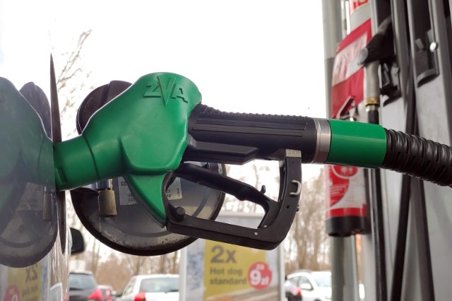 Zdaniem ekspertów dwucyfrowe ceny paliw obecnie stanowią jednak mało realny scenariusz.